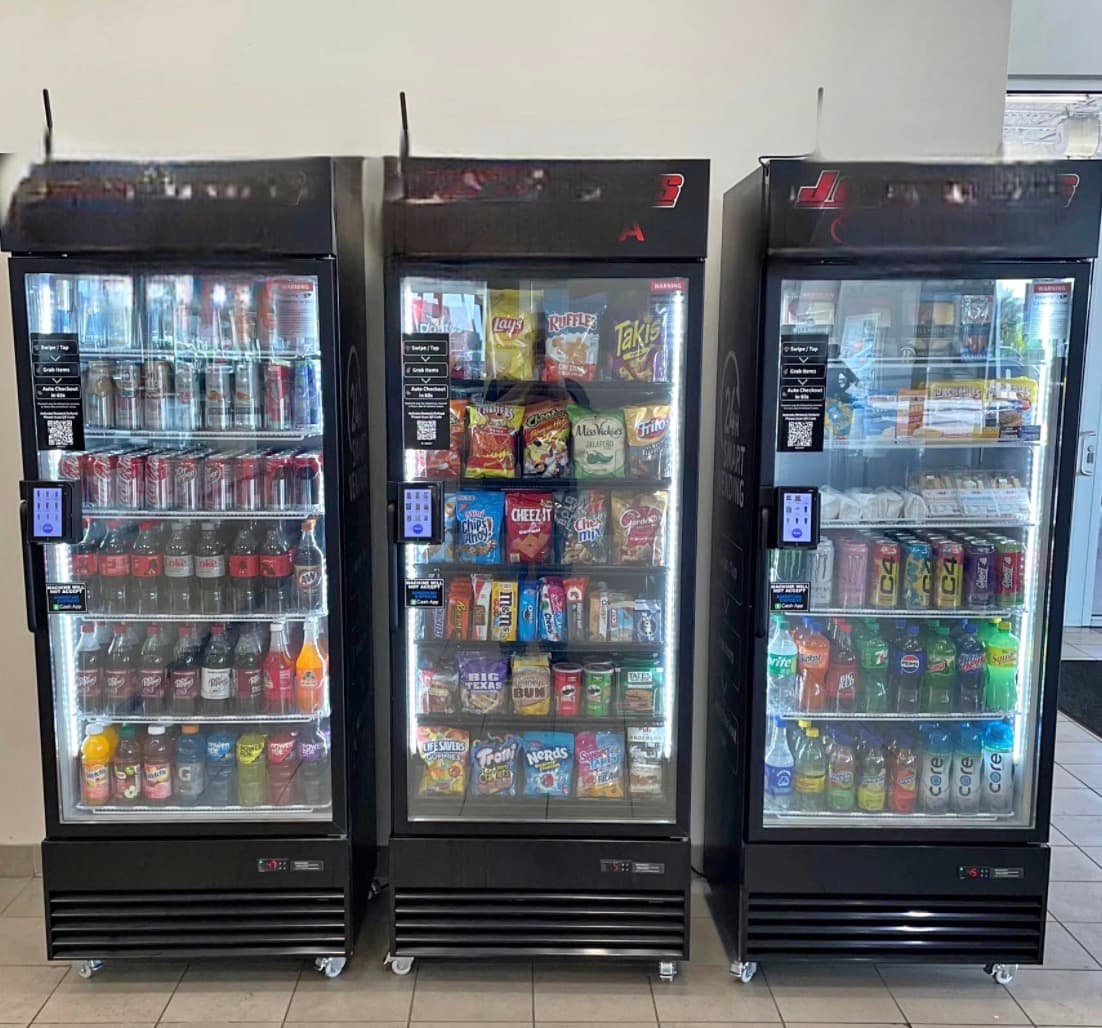 Snack, beverage, and fresh food machine